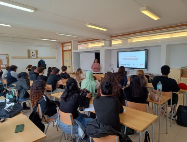 Sesiones de orientación para alumnos de FP Dual Intensiva antes de ir a empresa